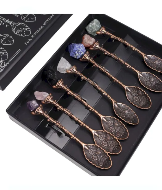 Caja de 7 Cucharas de Bronce de Bruja con piedras preciosas