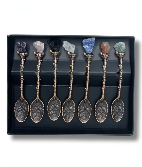 Caja de 7 Cucharas de Bronce de Bruja con piedras preciosas
